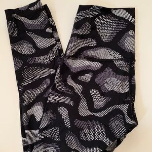 Lululemon Wunder Under high rise  25” Size 6
